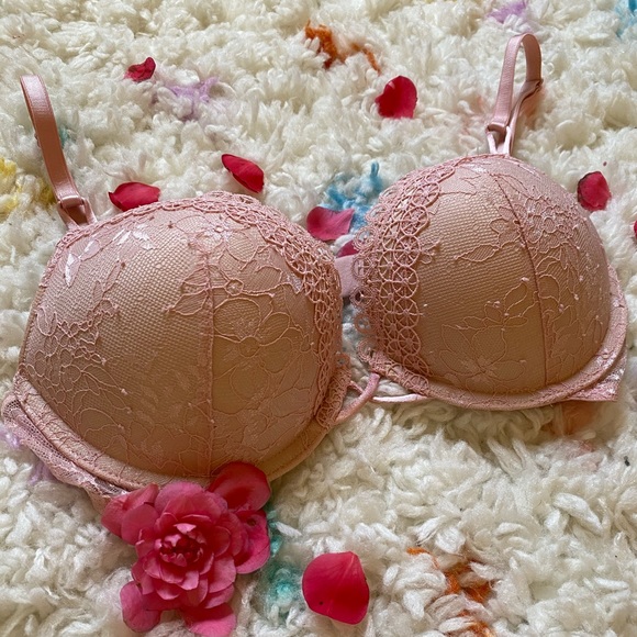 Victoria's Secret Other - Victoria's Secret Bombshell Plunge Push-up Bra 32C